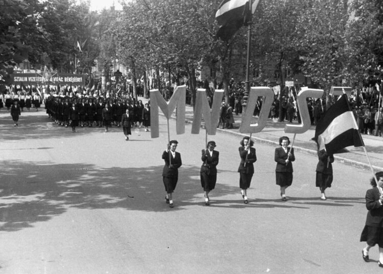 Women under the banner of friendship